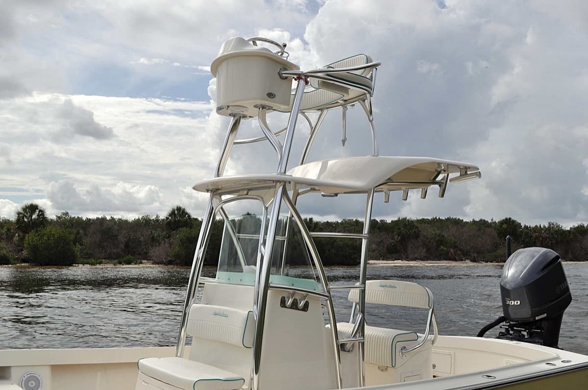 Sheaffer boat rigged with a three-quarter tower